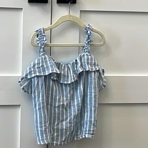 I’m selling a top, this top has ruffles on the top and has white stripes